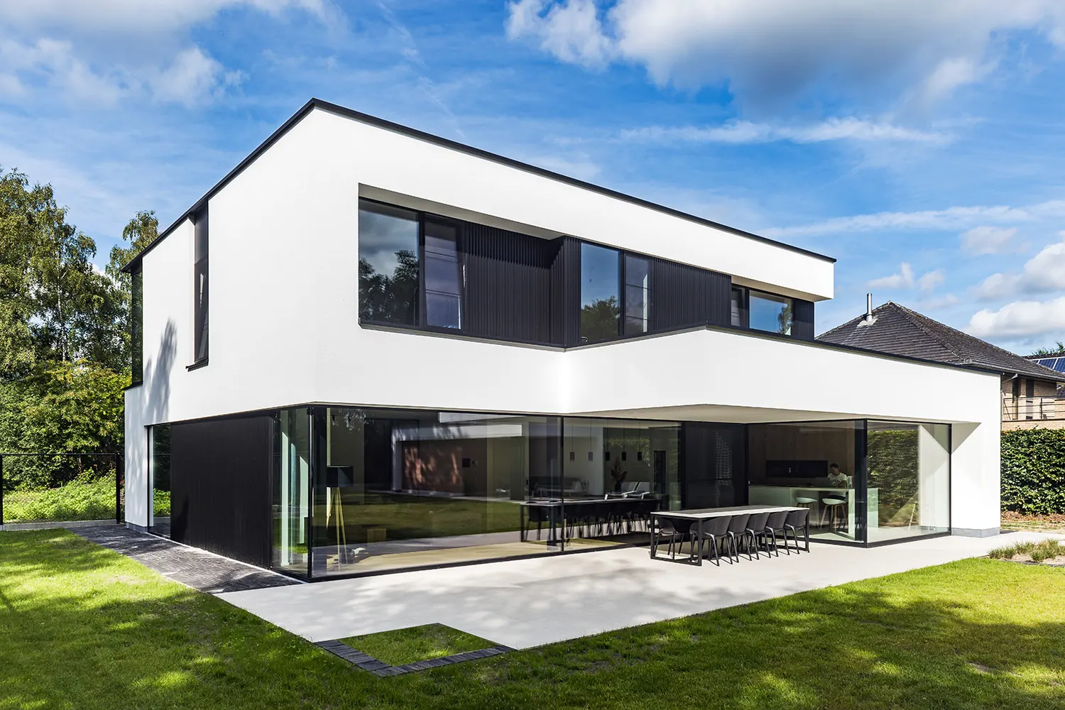 MasterLine 10 Elite aluminum windows, dark frames, on a modern white house